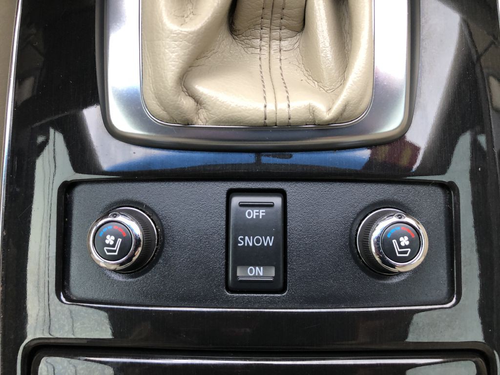 2011 INFINITI FX35 Image 27