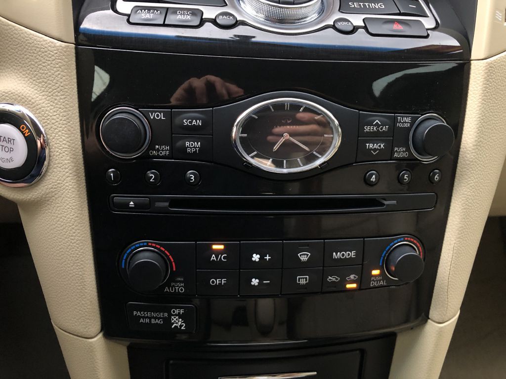 2011 INFINITI FX35 Image 28