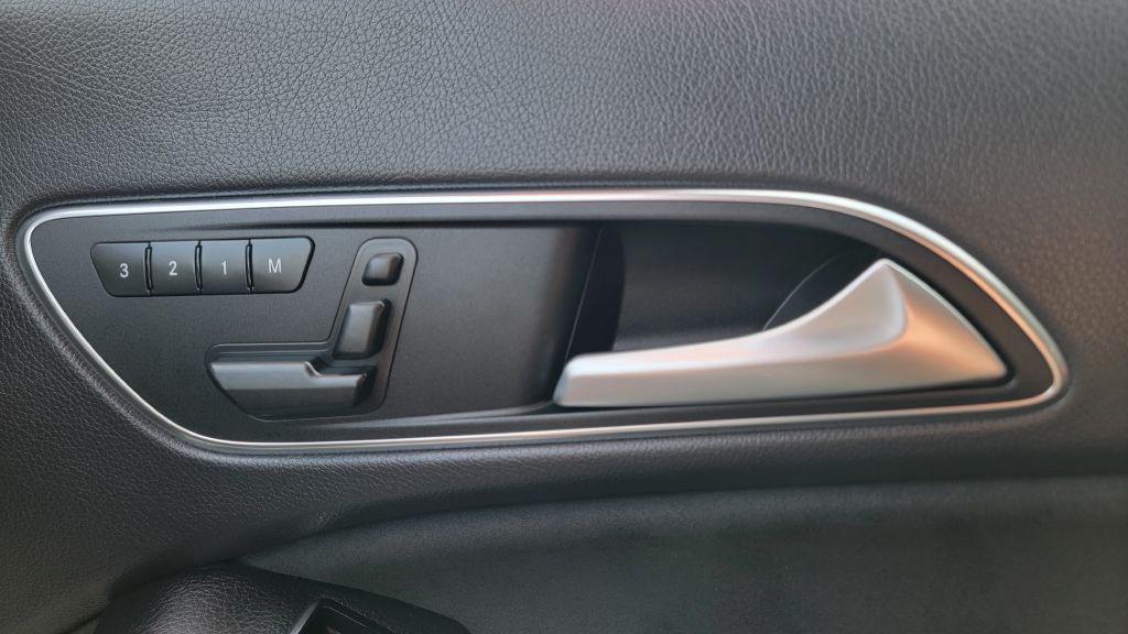 2015 Mercedes-Benz CLA-Class Image 16
