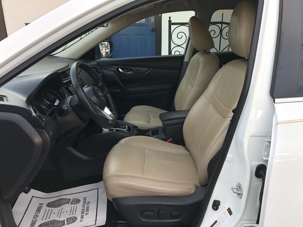 2018 Nissan Rogue Image 13