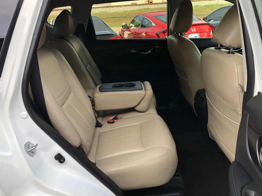 2018 Nissan Rogue Image 15