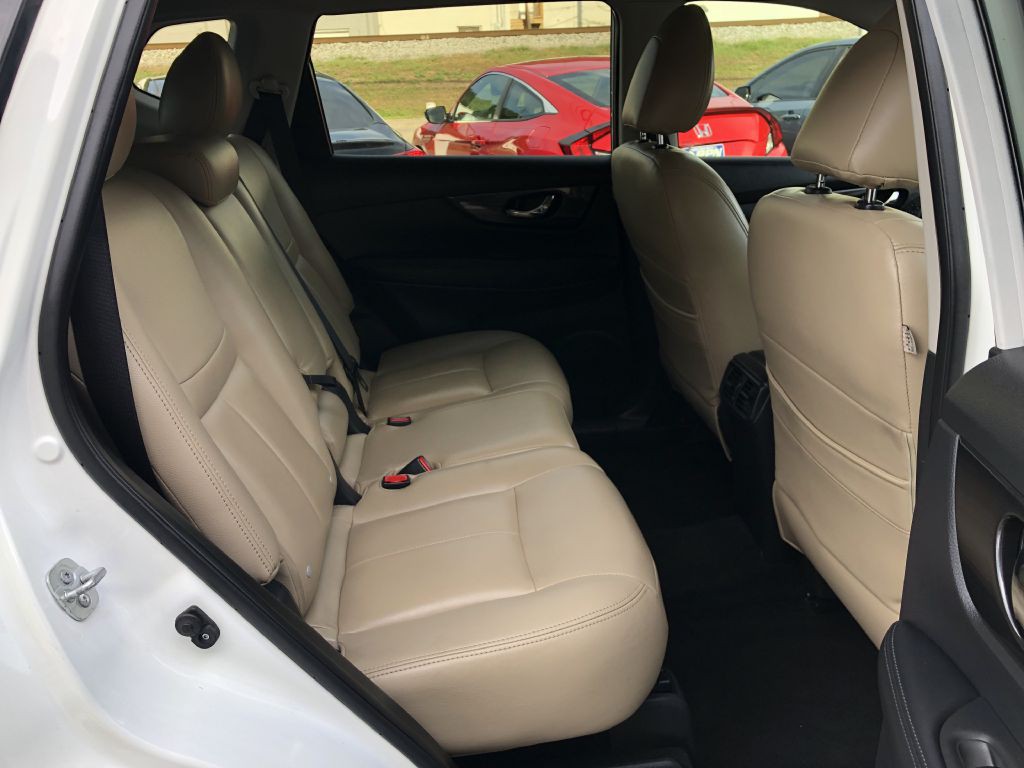 2018 Nissan Rogue Image 16