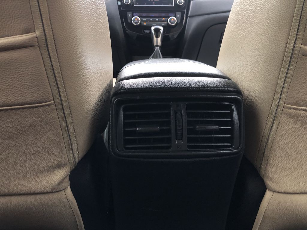 2018 Nissan Rogue Image 23