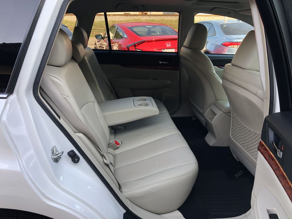 2010 Subaru Outback Image 13