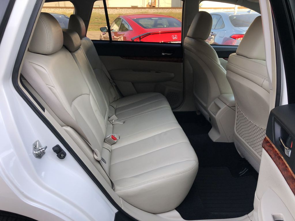 2010 Subaru Outback Image 14