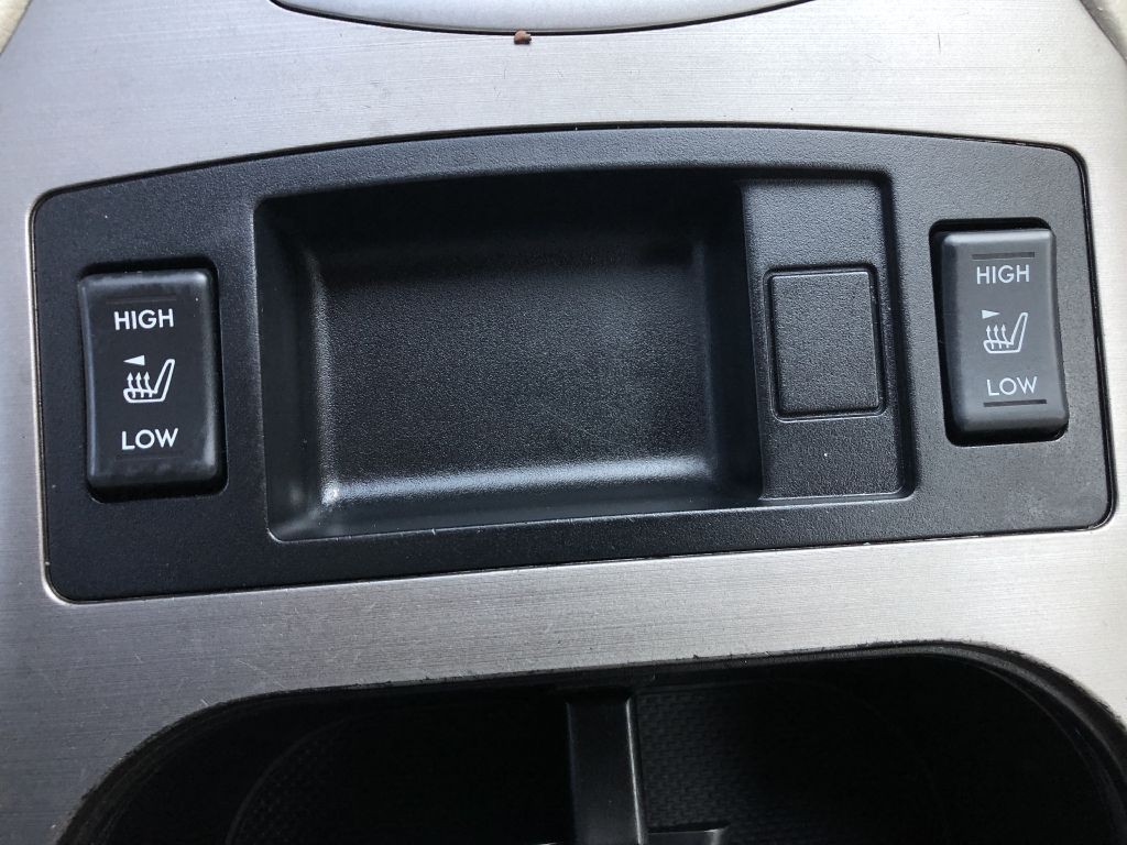 2010 Subaru Outback Image 15