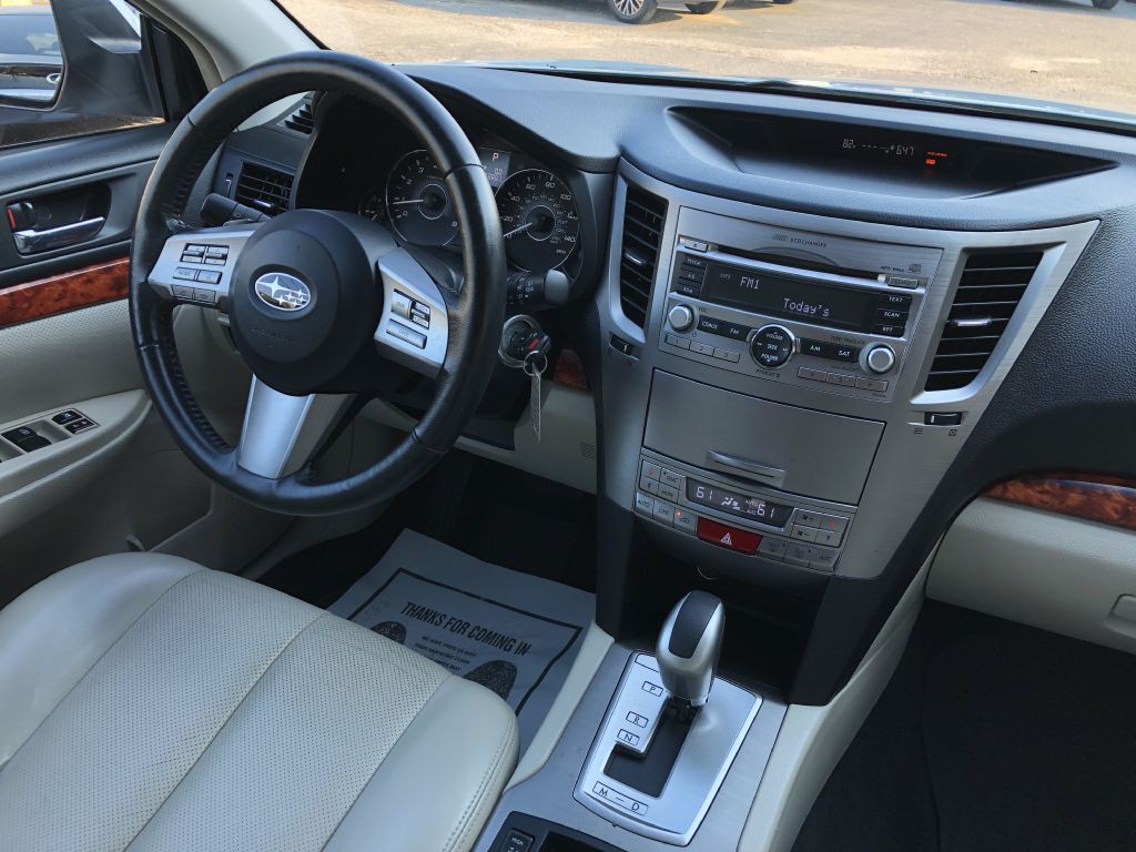 2010 Subaru Outback Image 16