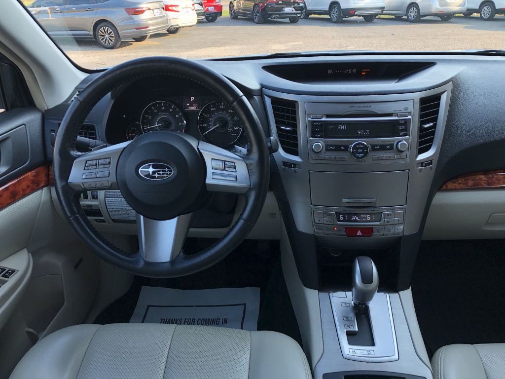 2010 Subaru Outback Image 17