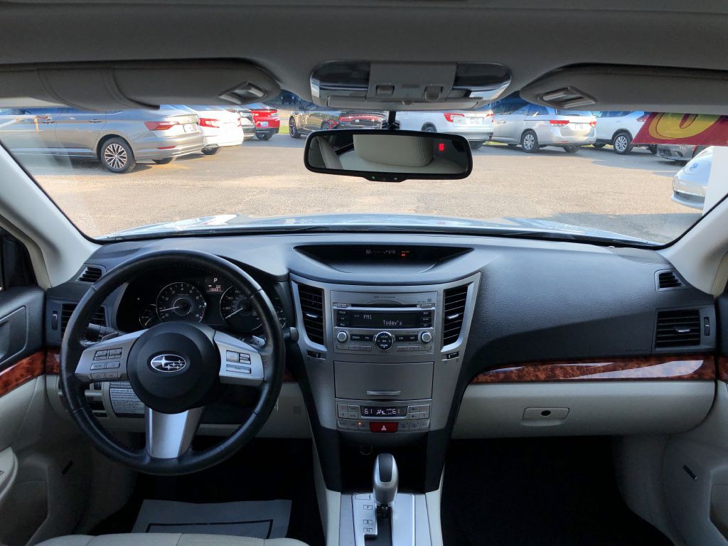 2010 Subaru Outback Image 18