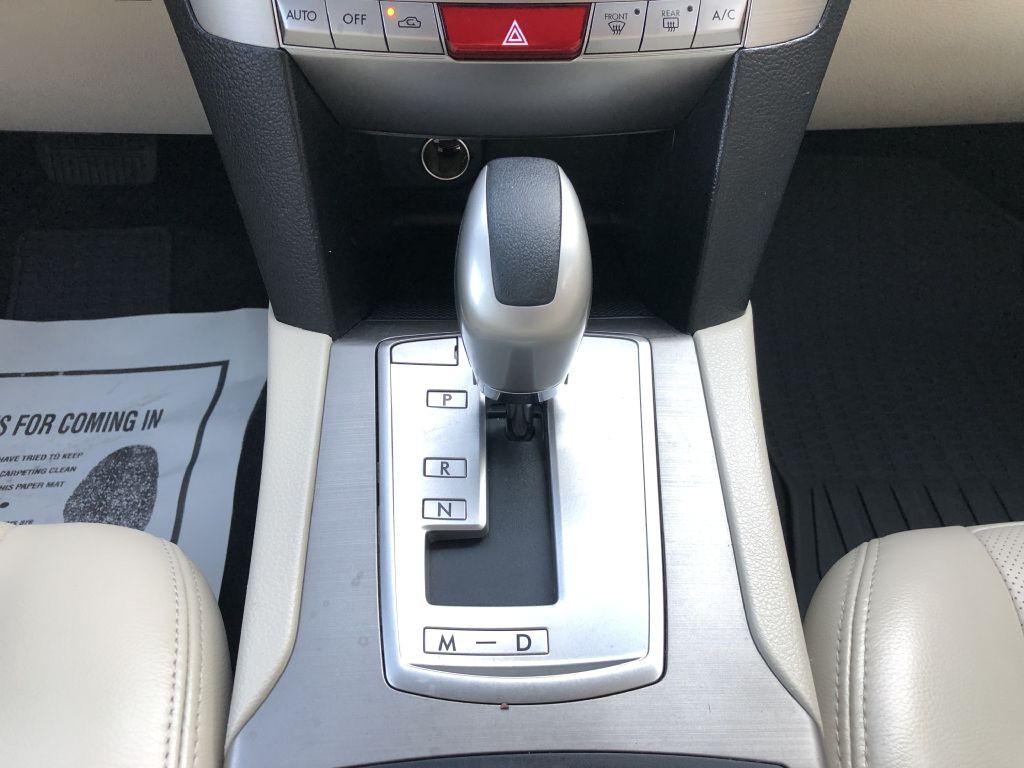 2010 Subaru Outback Image 21