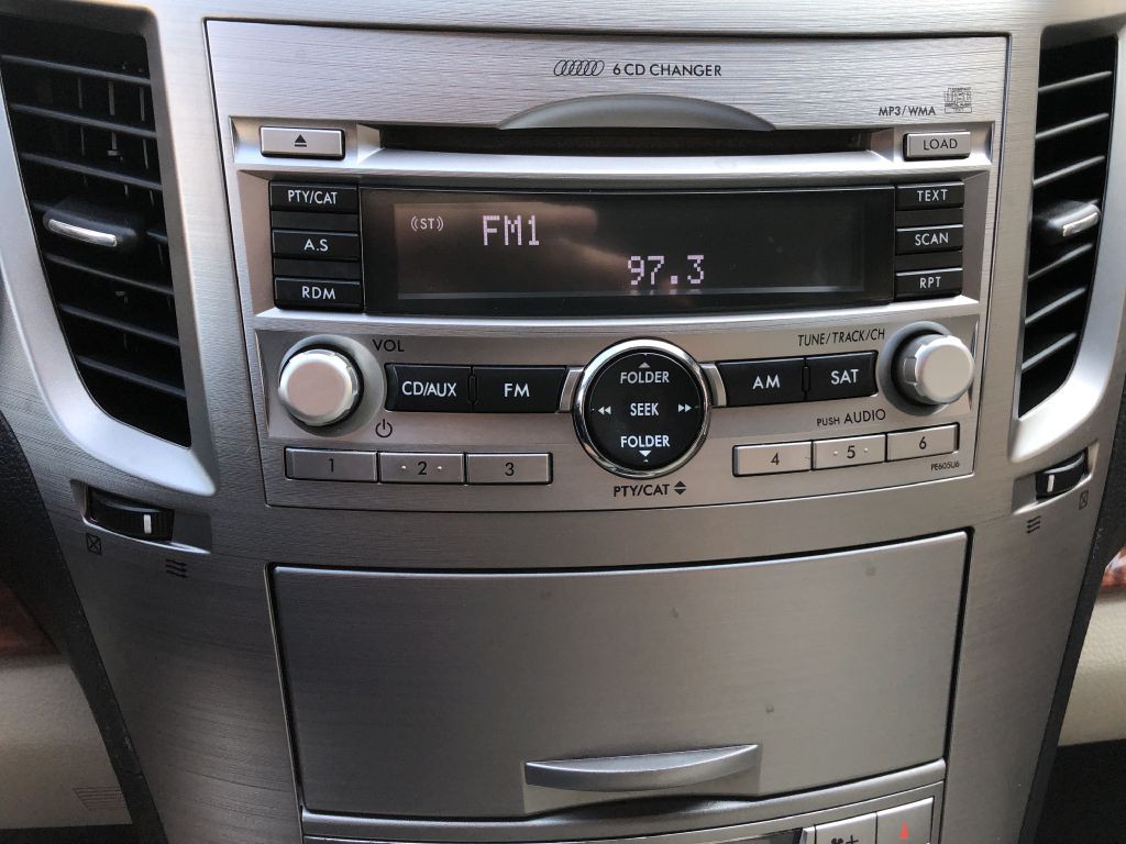2010 Subaru Outback Image 24
