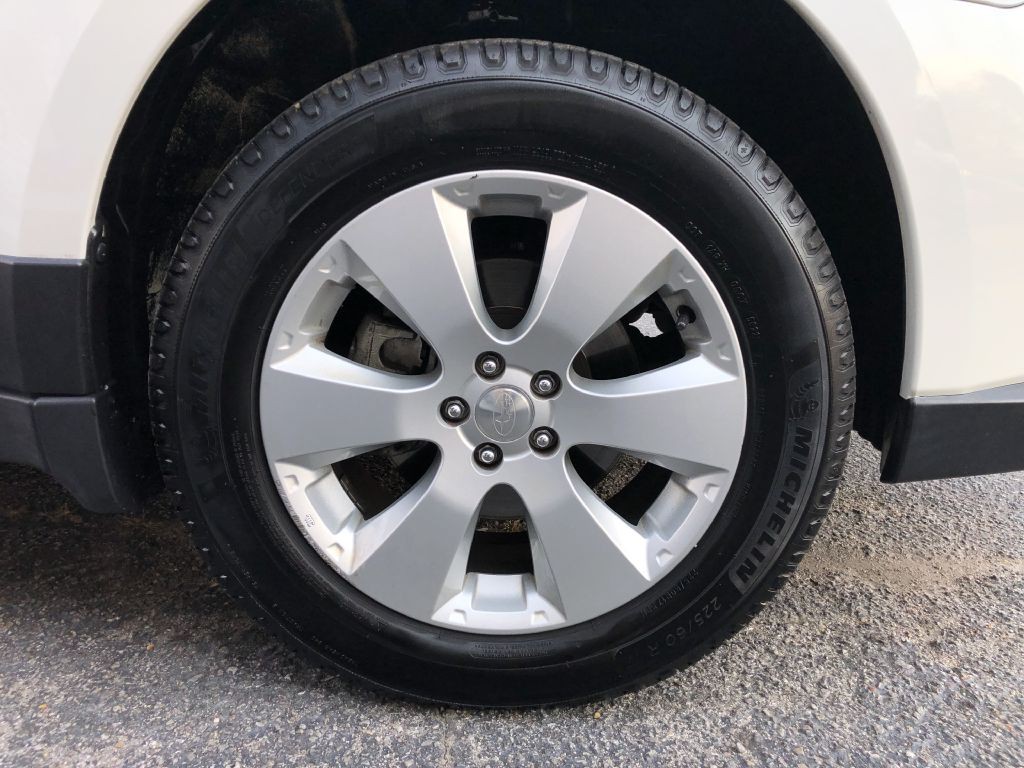 2010 Subaru Outback Image 31
