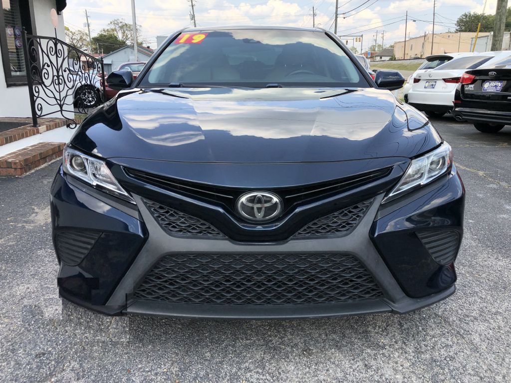2019 Toyota Camry Image 2