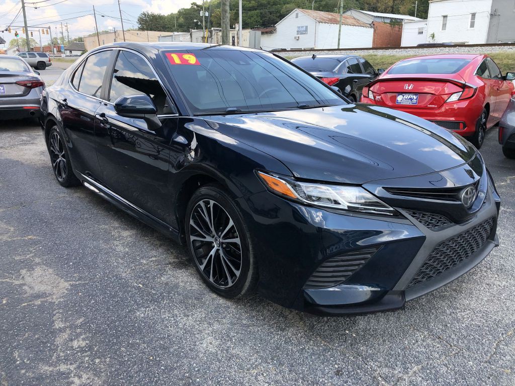 2019 Toyota Camry Image 3