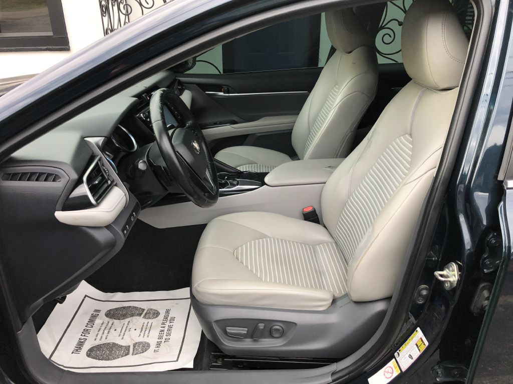 2019 Toyota Camry Image 10