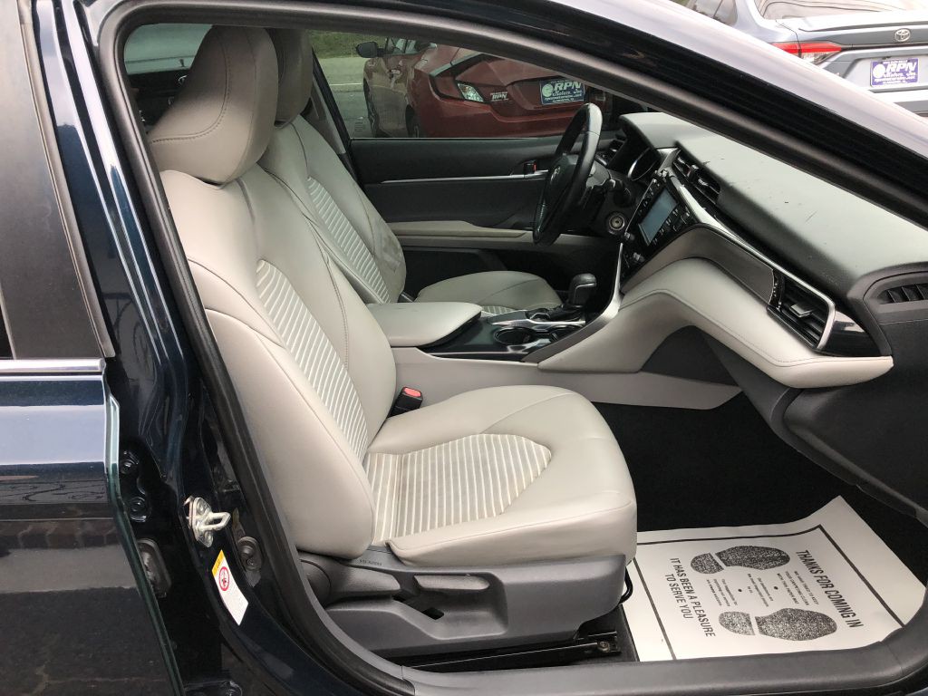 2019 Toyota Camry Image 14