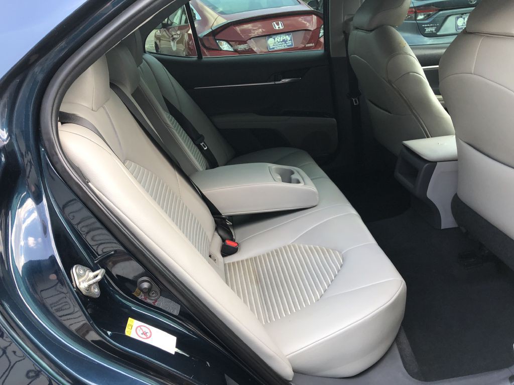 2019 Toyota Camry Image 16