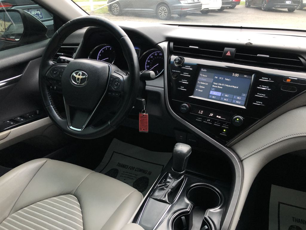 2019 Toyota Camry Image 18