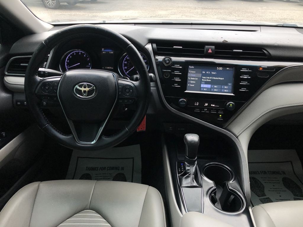 2019 Toyota Camry Image 19