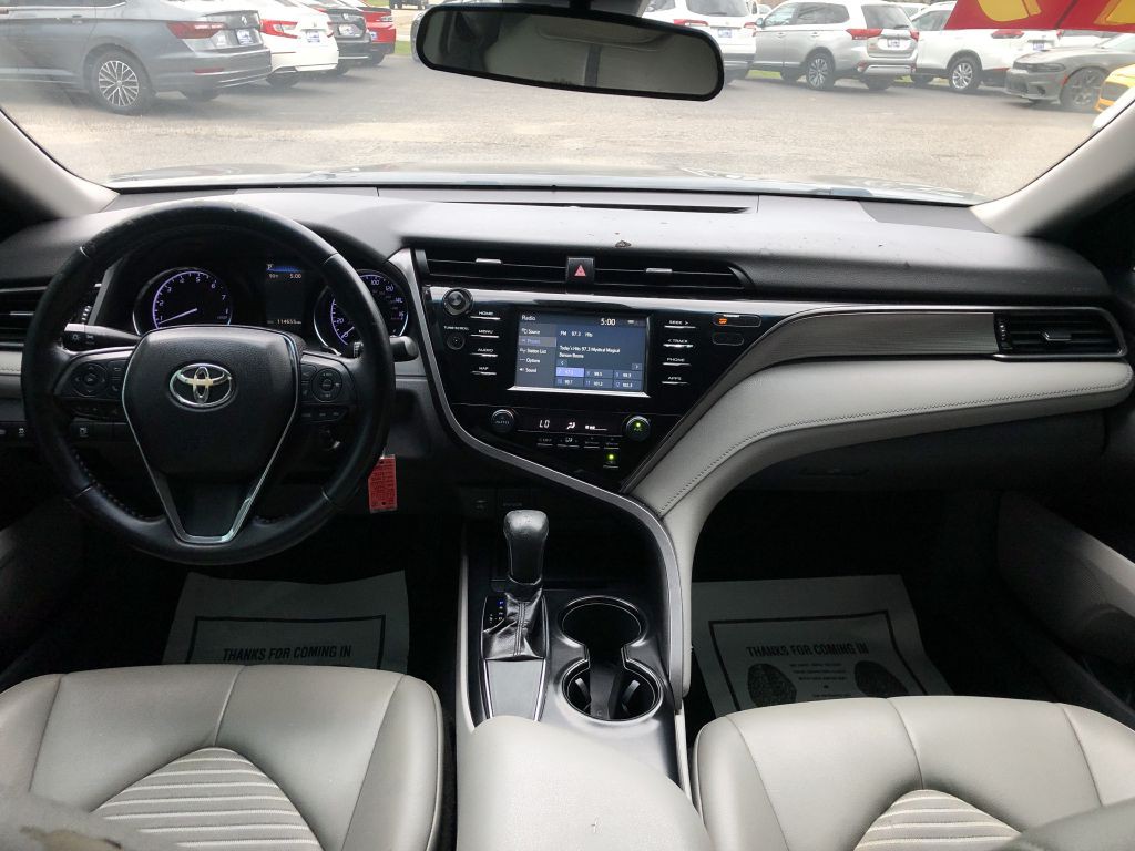 2019 Toyota Camry Image 20