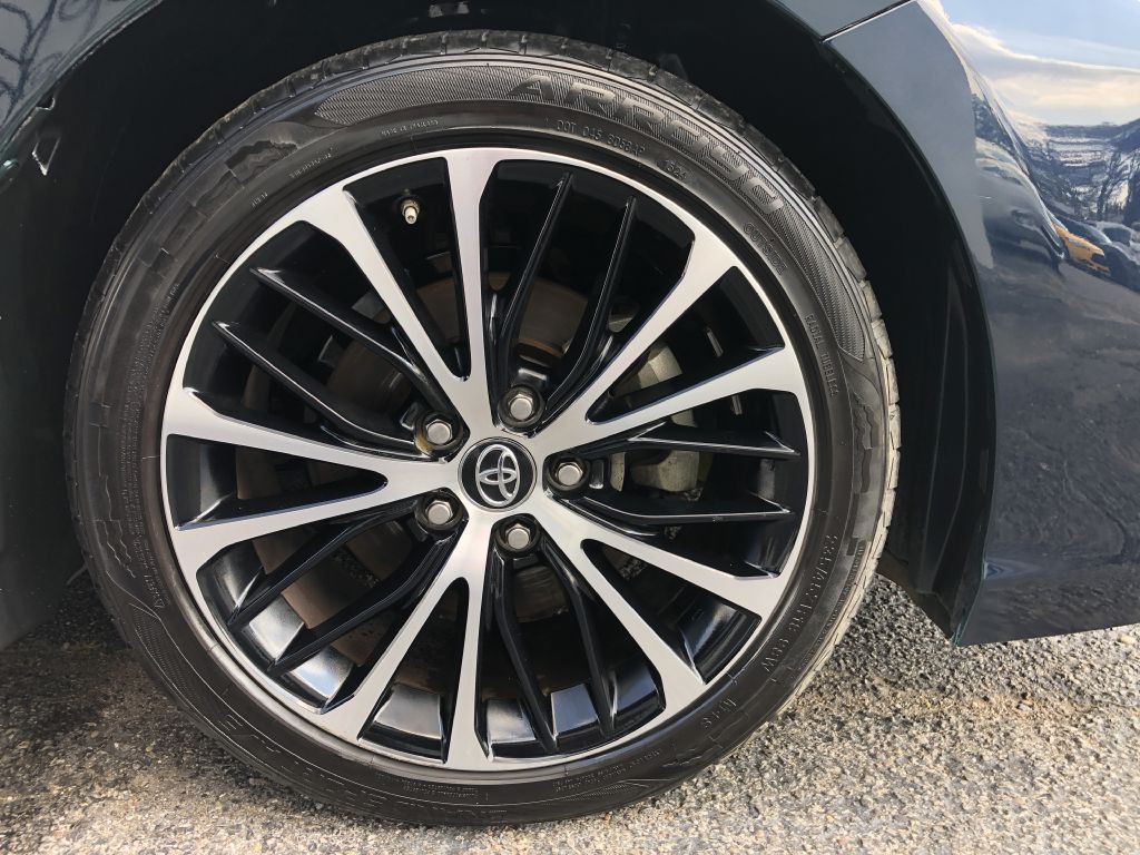 2019 Toyota Camry Image 40