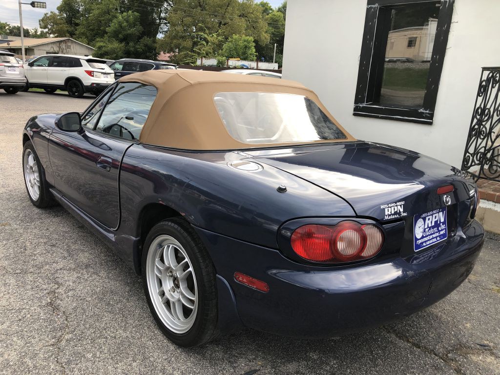 2003 Mazda MX-5 Miata Image 10