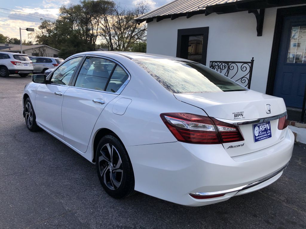 2017 Honda Accord Image 5