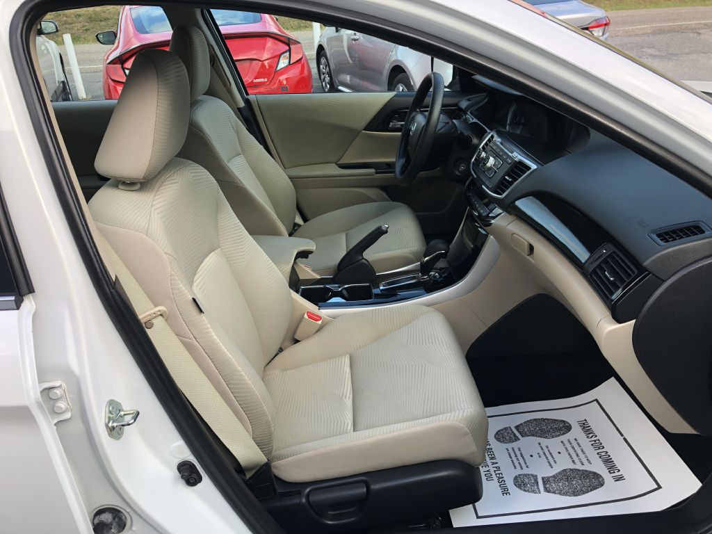 2017 Honda Accord Image 11
