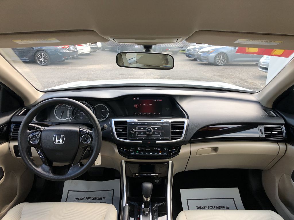2017 Honda Accord Image 16