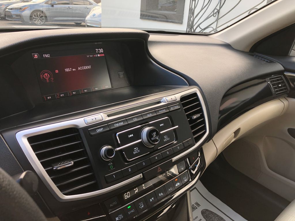 2017 Honda Accord Image 17