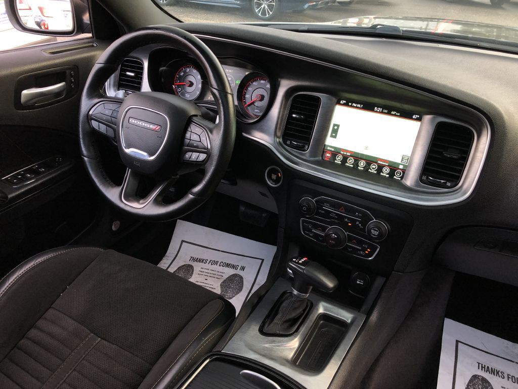 2017 Dodge Charger Image 18