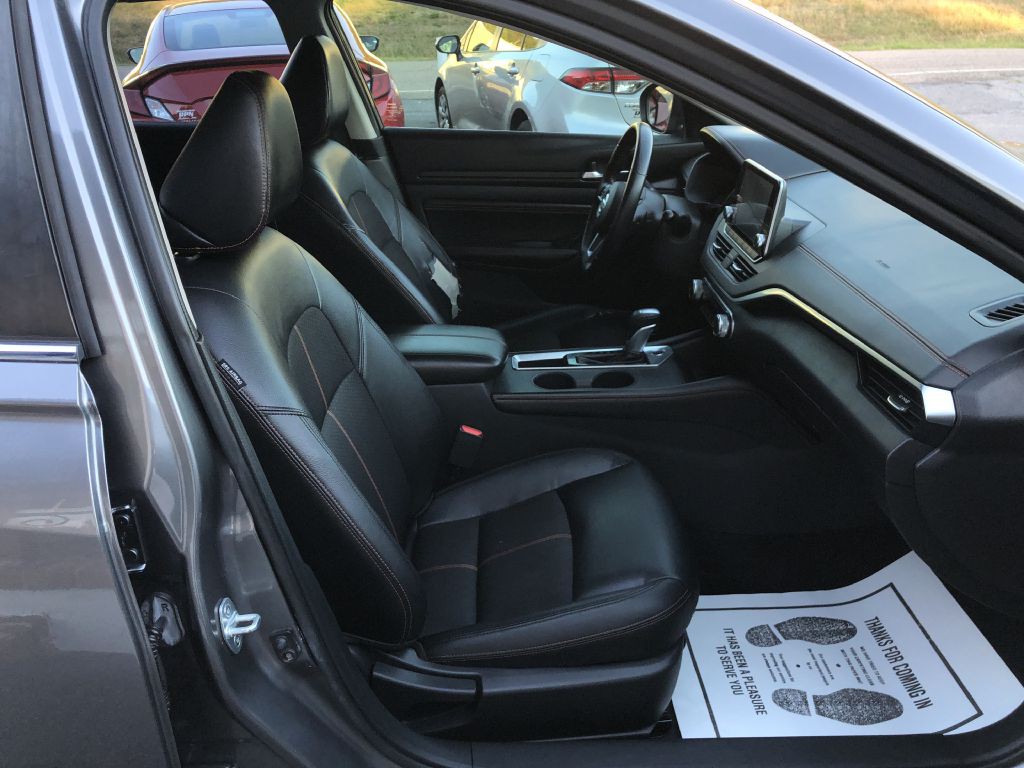 2019 Nissan Altima Image 12
