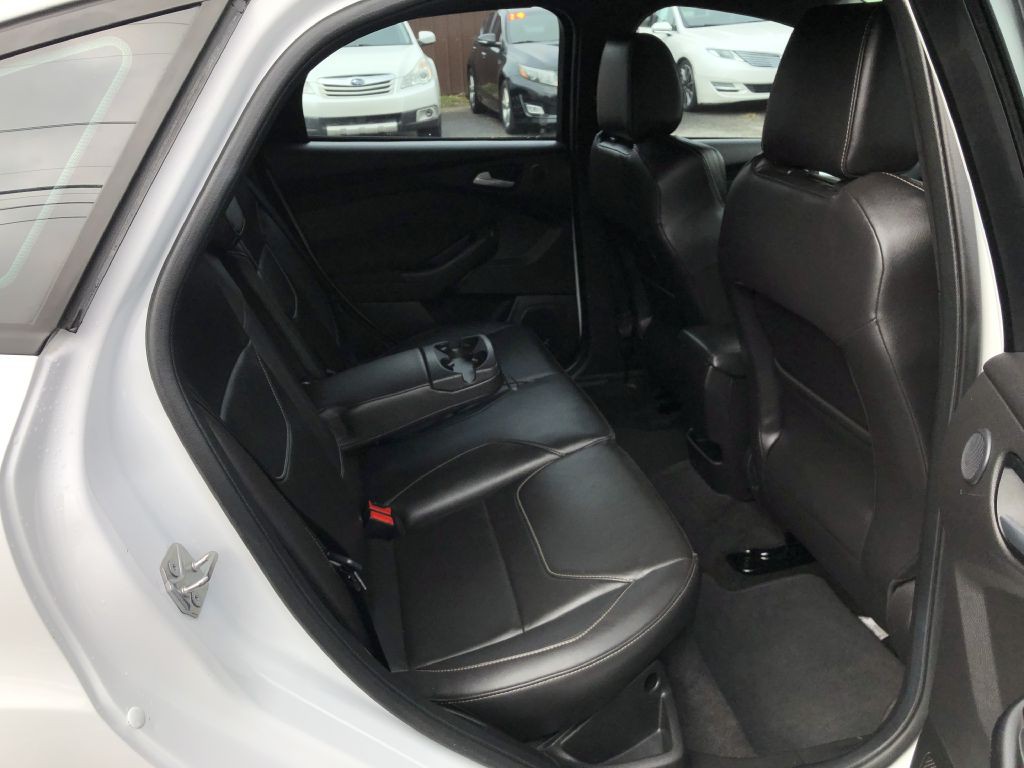 2018 Ford Focus Image 16