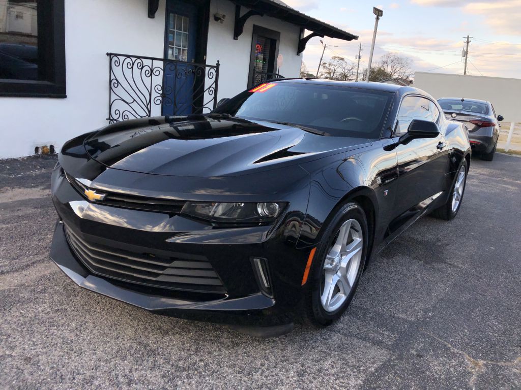 2017 Chevrolet Camaro Image 1