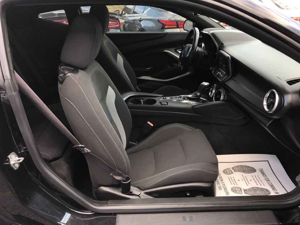 2017 Chevrolet Camaro Image 10