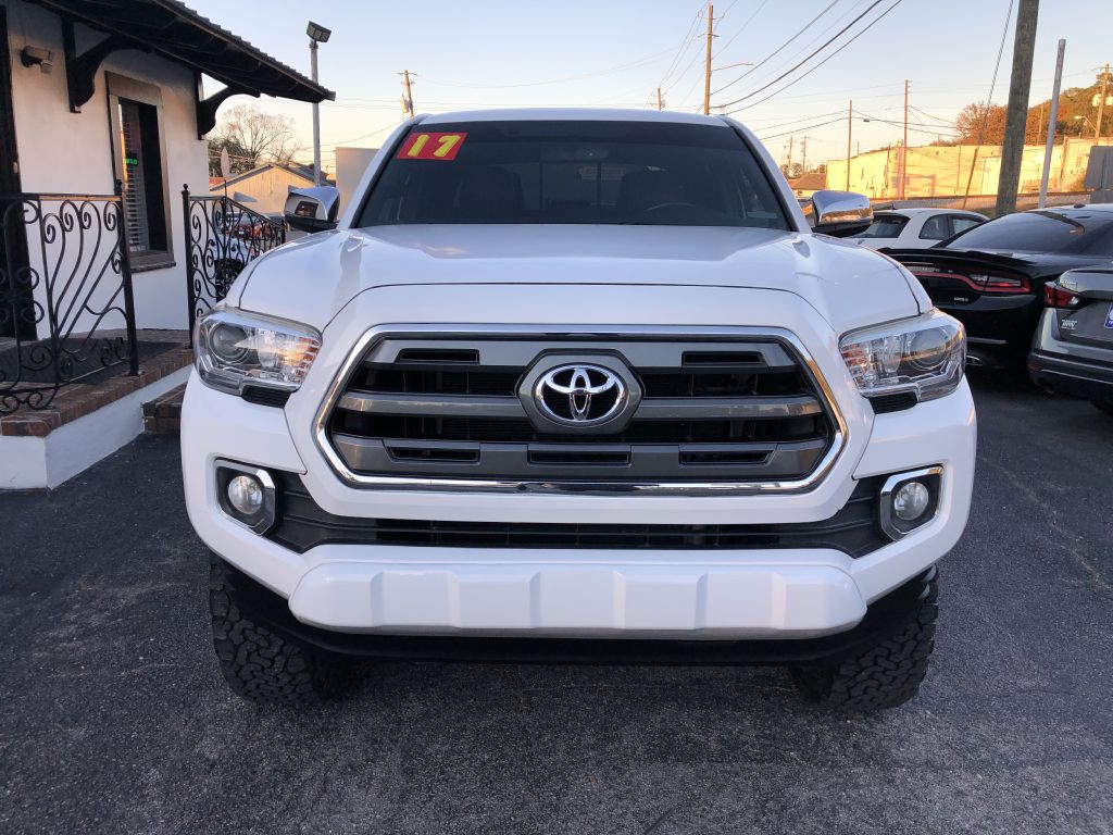 2017 Toyota Tacoma Image 2