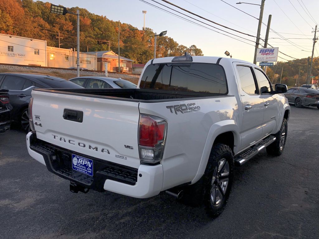 2017 Toyota Tacoma Image 4