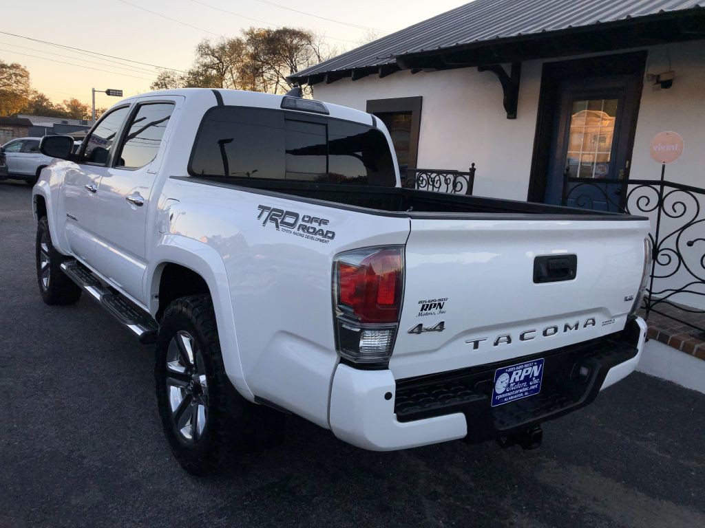 2017 Toyota Tacoma Image 5