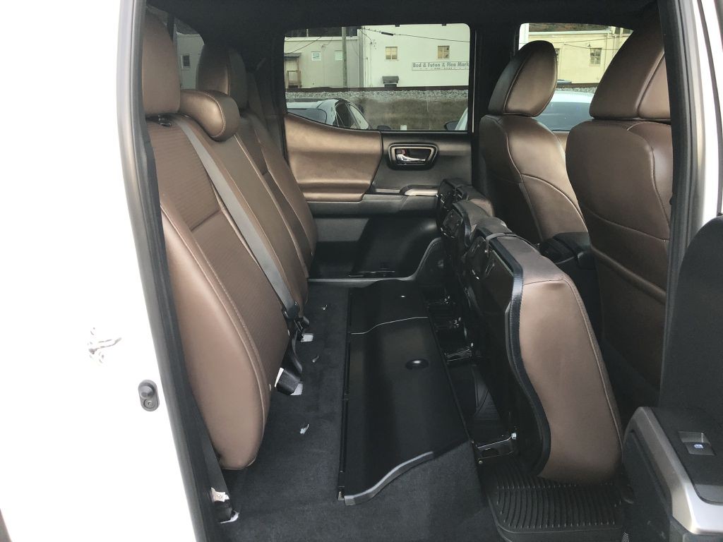 2017 Toyota Tacoma Image 14