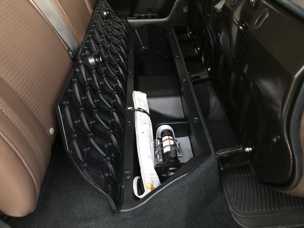 2017 Toyota Tacoma Image 16