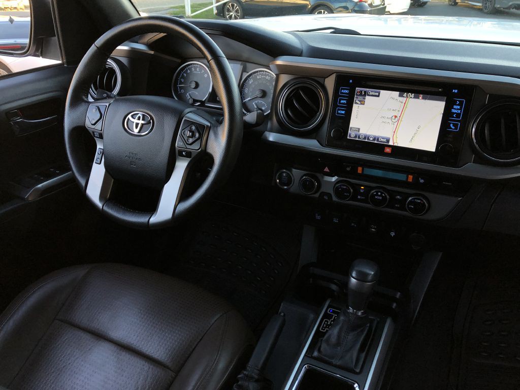 2017 Toyota Tacoma Image 18