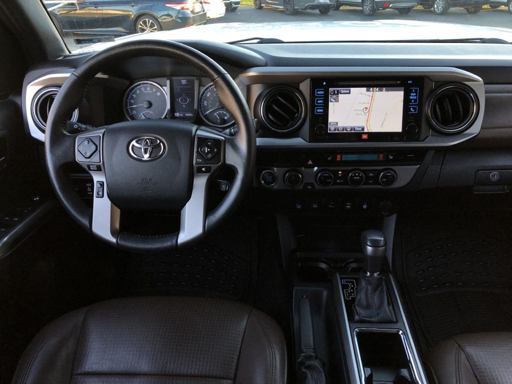 2017 Toyota Tacoma Image 19