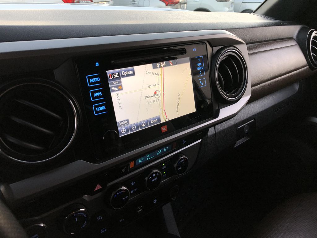 2017 Toyota Tacoma Image 21