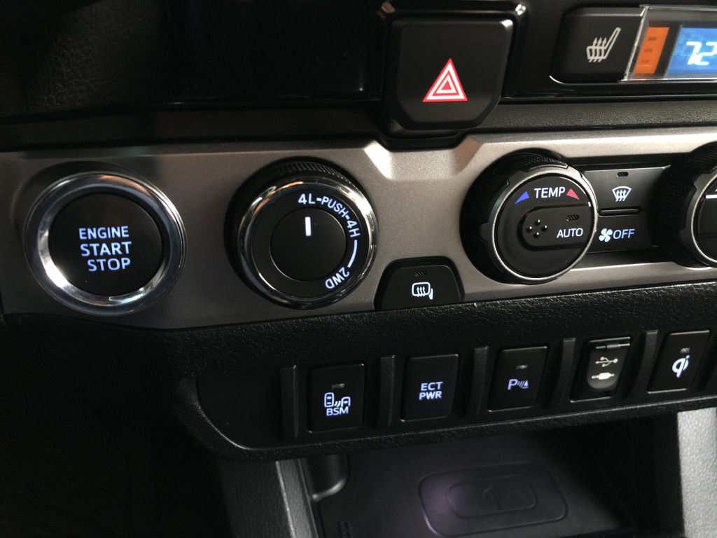 2017 Toyota Tacoma Image 27