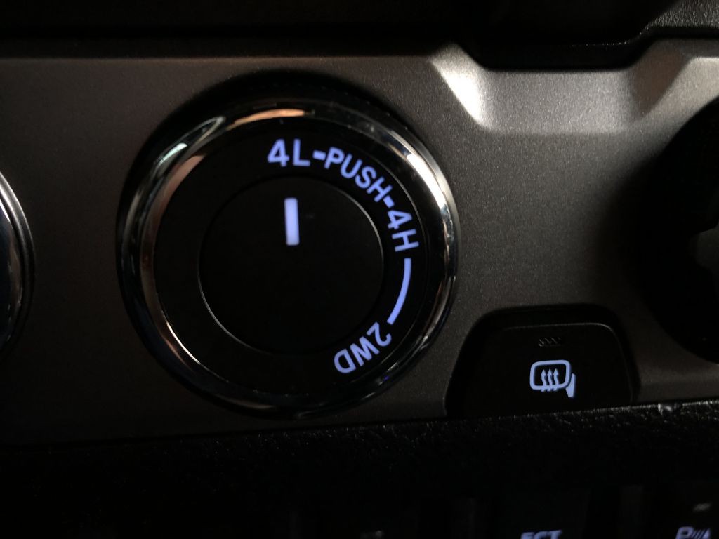 2017 Toyota Tacoma Image 28