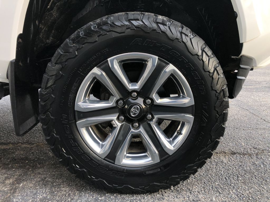 2017 Toyota Tacoma Image 50