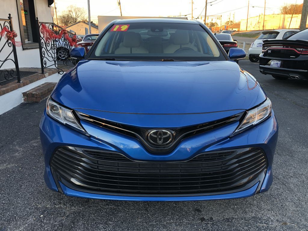 2019 Toyota Camry Image 2