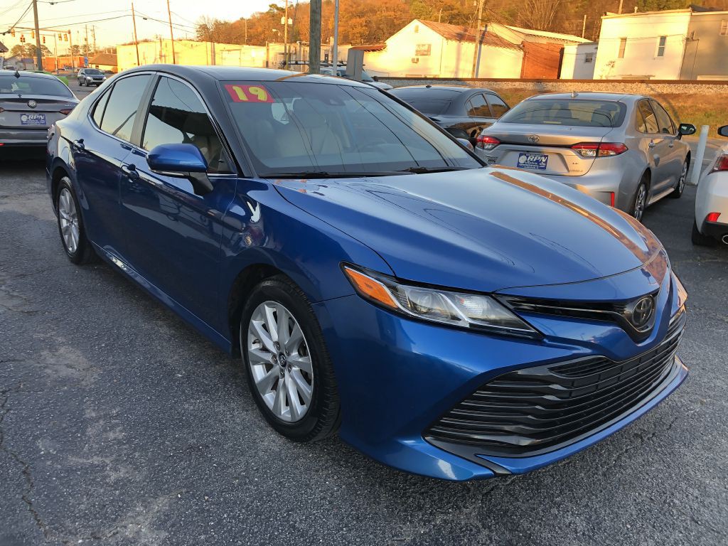 2019 Toyota Camry Image 3