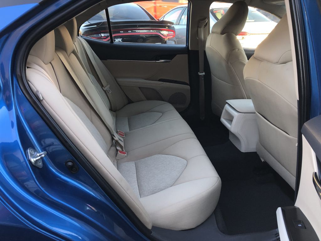 2019 Toyota Camry Image 17