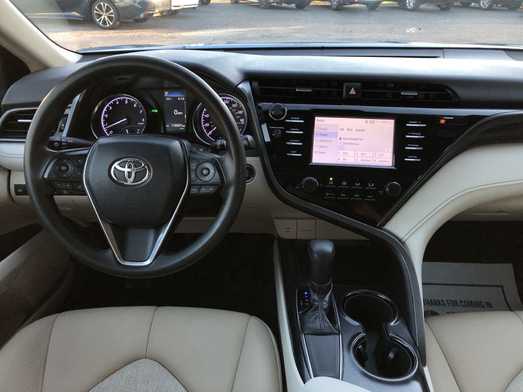 2019 Toyota Camry Image 19